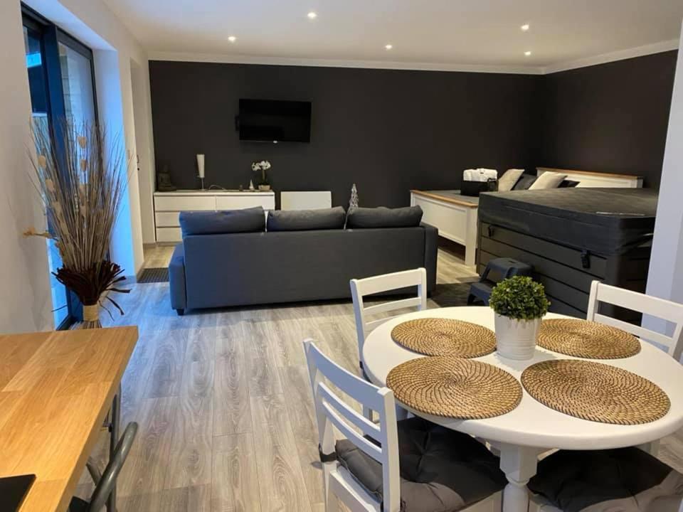 Le Clos De La Madelaine Montreuil  Zewnętrze zdjęcie